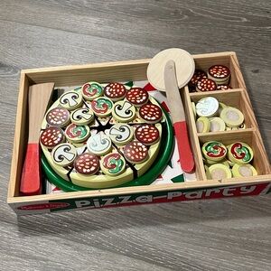 Melissa & Doug Colorful Pizza Set with Red and Green